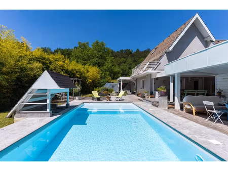 maison individuelle offrant un cadre de vie idéal.