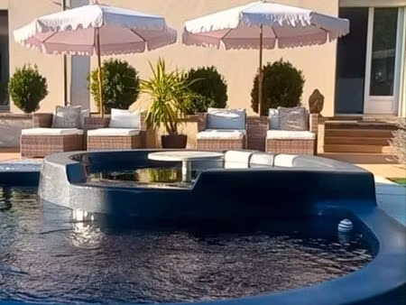villa avec piscine