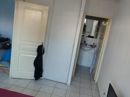 t2 au rez-de-chaussée de 53 00 m² et 32 m² de jardin
