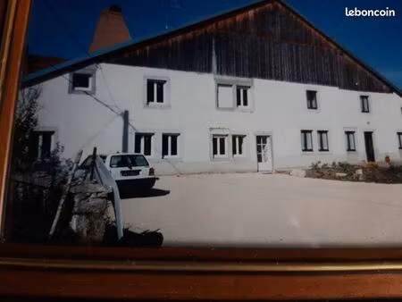 f4 la chaux 25650 a louer avec garage