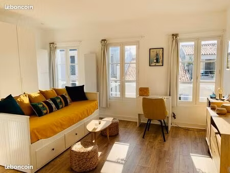 charmant studio rénové en plein centre de la rochelle