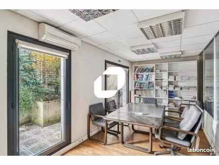 bureaux 261 m²