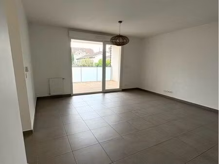 à louer - t3 non meublé de 64 m2 - centre d'écully