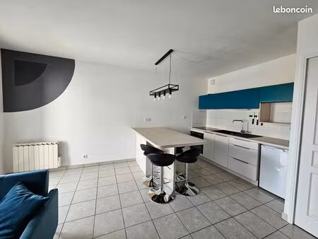 t2 de 43m² (dpe c) – clim  cuisine îlot & garage fermé – vénissieux