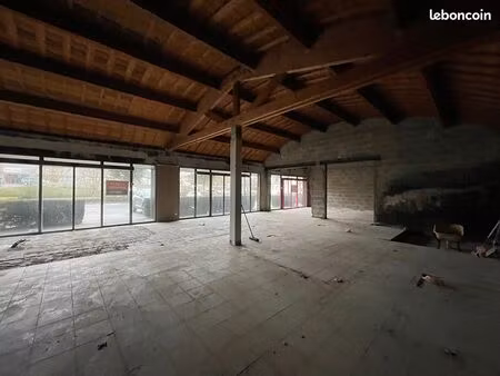 local 174 m² langueux