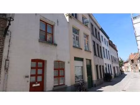 vernieuwde 3-slaapkamerwoning te huur in brugge