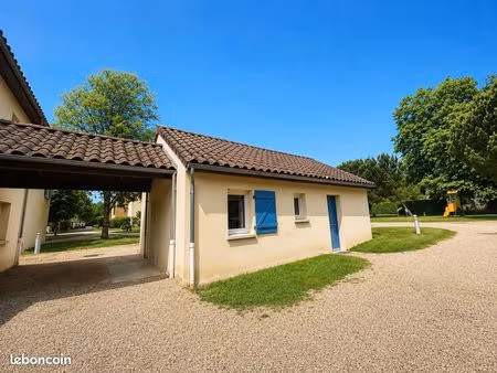 appartement t3 plain-pied avec terrasse et parking – résidence avec piscine – montignac-la