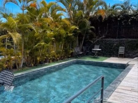 t2 avec piscine à 2 min du lagon