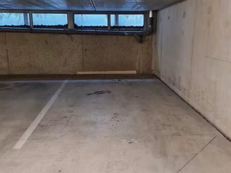 vend parking souterrain dans une résidence à plestin les grèves