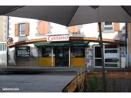 local commercial 140 m2 - 300 /mois + charges de 40 à 70 euros