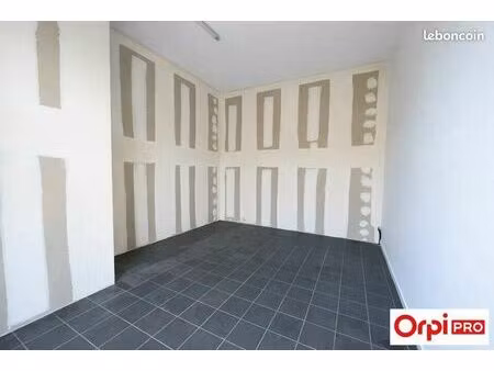 bureau 23 m²