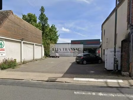 local commercial 596 m²