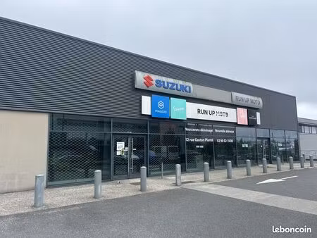 local 845 m² brest