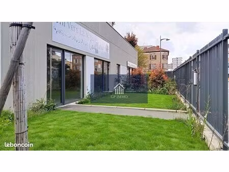 local 97 m²