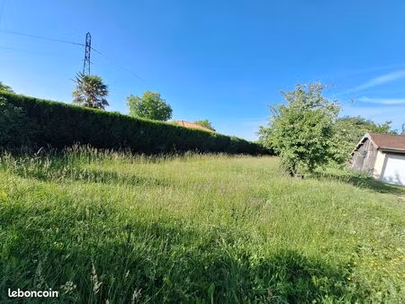 terrain 900 m² atur 55000