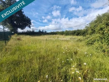 terrain 779 m² houdan