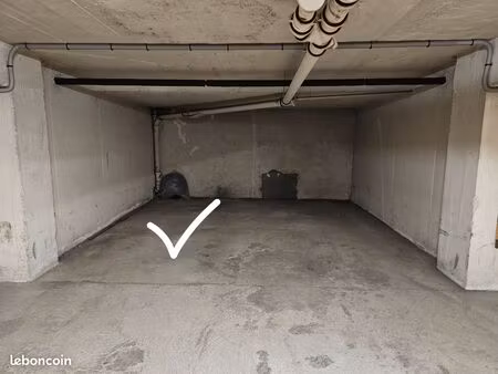 emplacement garage sous immeuble sécurisé