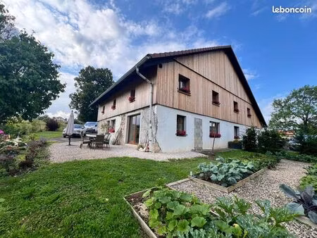 ferme franc-comtoise rénovée – 250 m² habitables + grange 100 m² – logement indépendant – 