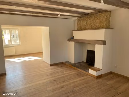 vend maison dans hameau calme