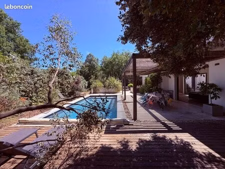 villa d'architecte contemporaine avec piscine sur terrain clos de 3 350 m2 - saint-restitu