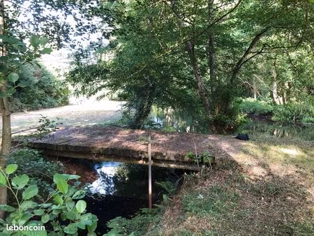 terrain avec rivière