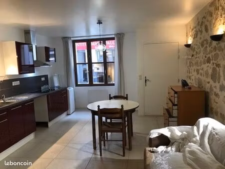 location studio meublé