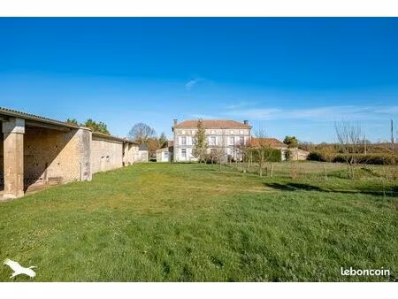 maison 13 pièces 370 m²