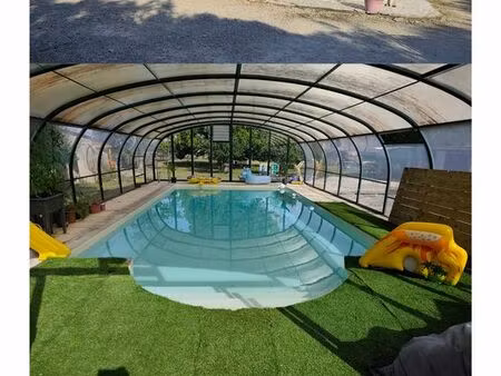 maison familiale de 180 m² sur 6 000 m² de terrain avec piscine chauffée  jacuzzi et grand