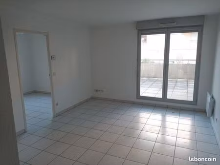 appartement t2 + terrasse + garage