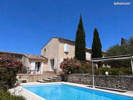 mas 9 pièces 259 m²