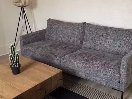 t2 meublé en centre ville dans petit immeuble calme