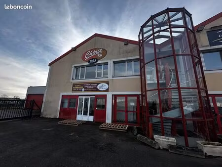 depot + bureau 186m²