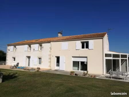 maison . 8 pièces . 230 m²