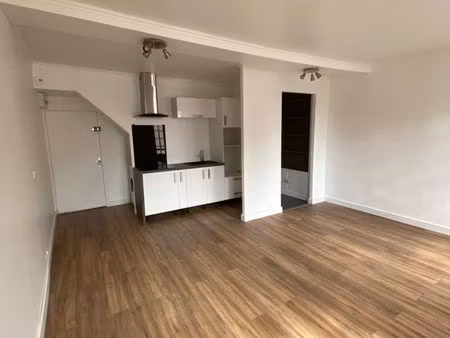 appartement 48m2 en duplex centre ville epernon