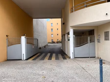 place de parking centre ville sécurisée