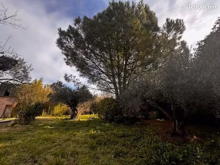 terrain 614 m² beaucaire