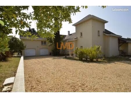 maison 11 pièces 215 m²