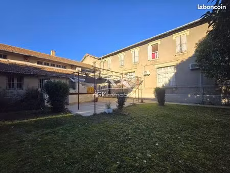immeuble 18 pièces 750 m²