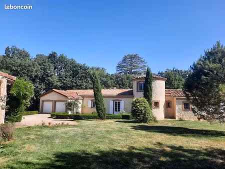 charmante maison en pierre  projet autonomie/chevaux/animaux à la campagne