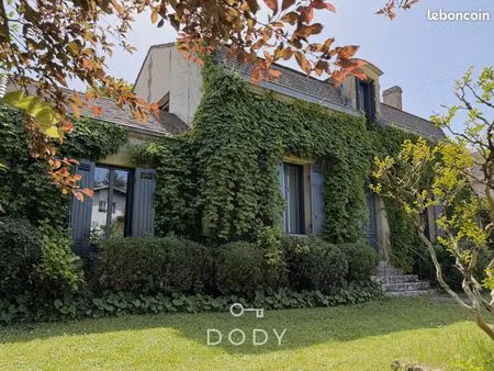 propriété 7 pièces 214 m²
