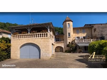 maison 7 pièces 360 m²