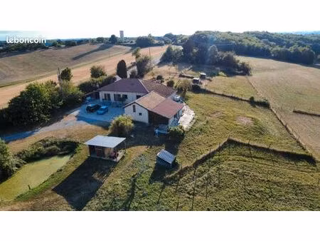 propriété de 4ha avec 2 habitations séparées et infrastructures pour chevaux