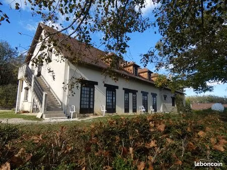 longère 25 pièces 830 m²