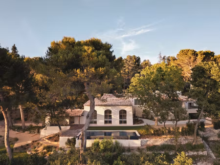 villa de luxe à vendre dans le quartier granettes-jauberte-sainte anne