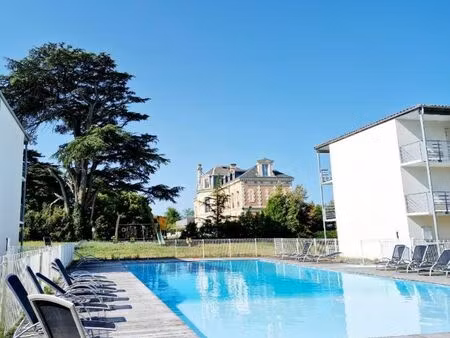 appartement meublé 2 chambres avec piscine – la rochelle / lagord