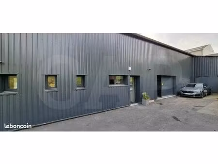 local bureaux 261 m²