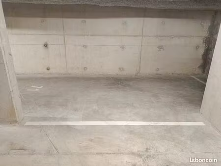 place de parking près du métro b