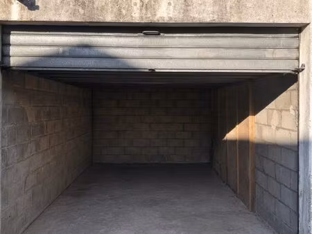 ? box fermé sécurisé 5 m – sillon saint-malo – rare