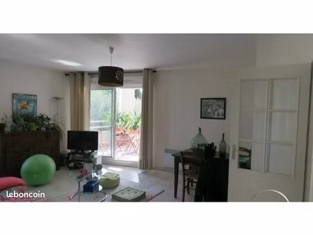 appartement 49 m2 avec terrasse et garage fermé