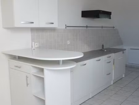 appartement f3 de 58 m² avec courette privée
